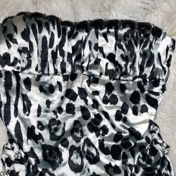 Silver leapord print silky strapless dress - Picture 4 of 6